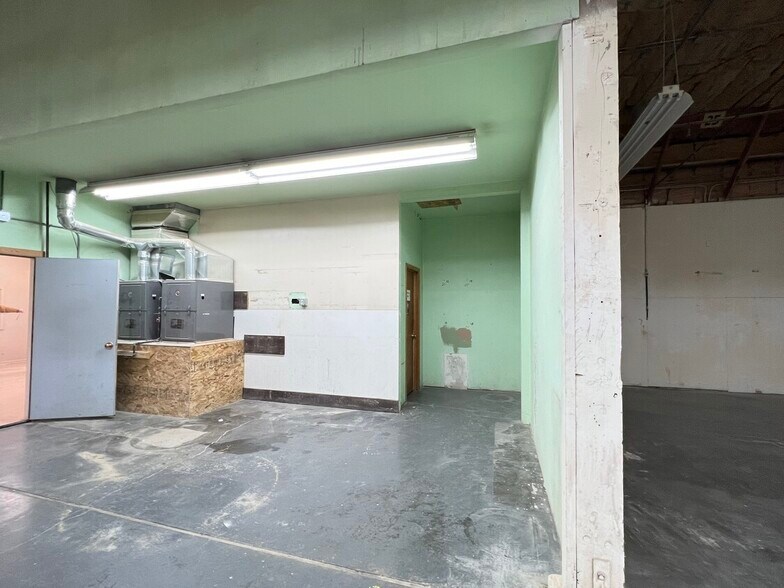 More Photos Of 1330 Banner, Sidney Warehouse For Lease