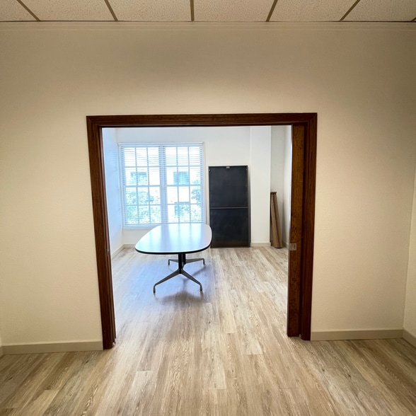 More Photos Of 4407 Bee Caves Rd, West Lake Hills Office For Lease