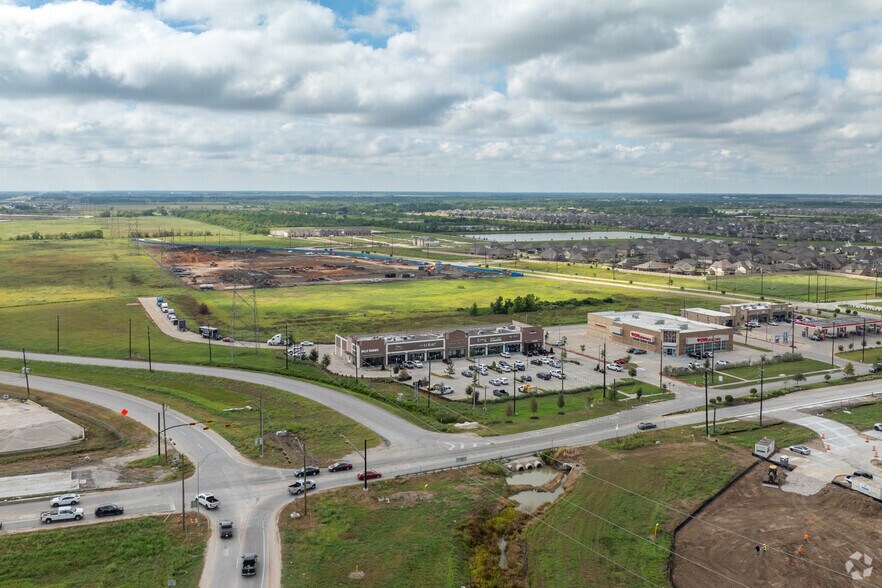 More Photos Of 3244 Meridiana Pky, Rosharon Storefront For Sale