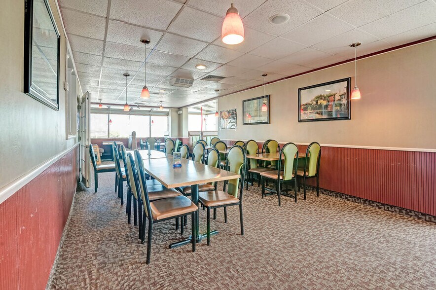 More Photos Of 1565 Marion-Waldo Rd, Marion General Retail For Sale