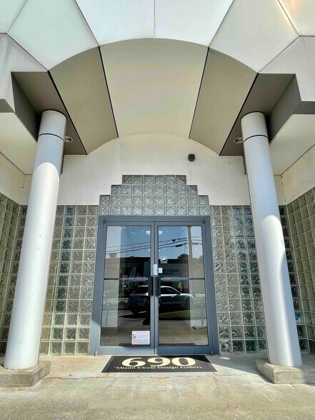 More Photos Of 690 Miami Cir NE, Atlanta Storefront For Lease