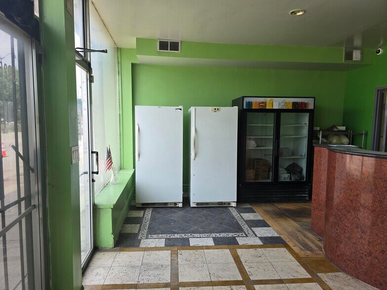 More Photos Of 3925 Oakton St, Skokie Restaurant For Sale