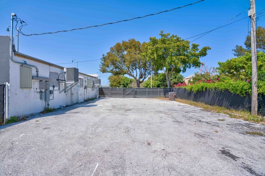 More Photos Of 5112 Broadway Ave, West Palm Beach Freestanding For Lease