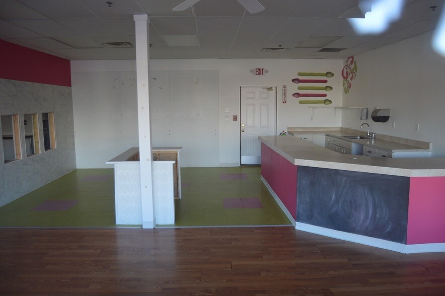 More Photos Of 6 Depot St, Washingtonville General Retail For Lease