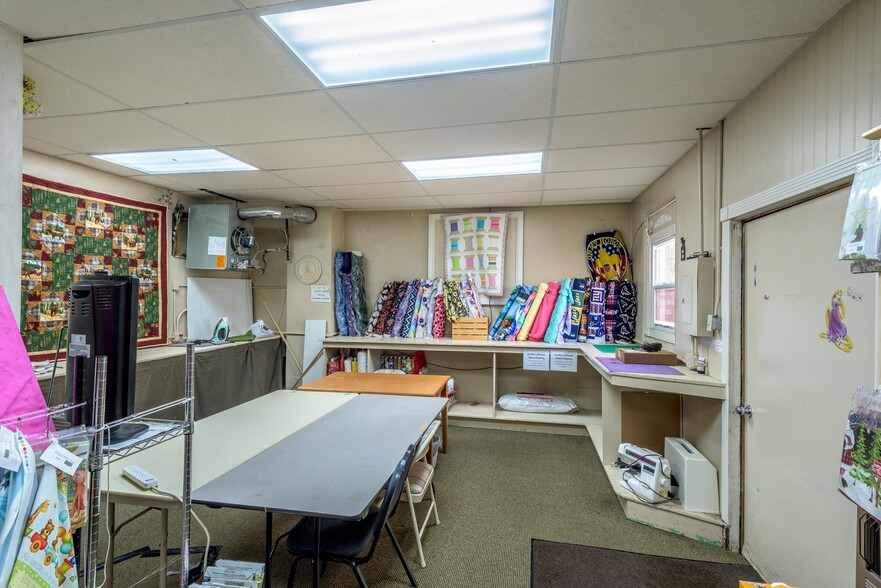 More Photos Of 21 E Pine, Pinedale General Retail For Sale