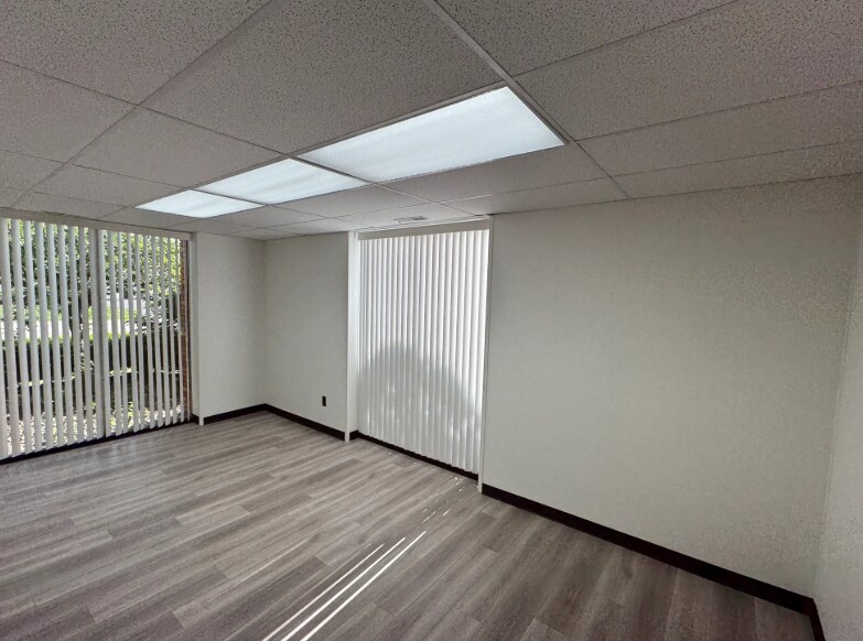 More Photos Of 34100 Industrial Rd, Livonia Warehouse For Lease