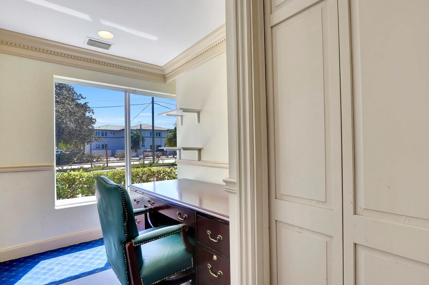 More Photos Of 117 SE Seminole St, Stuart Medical For Sale