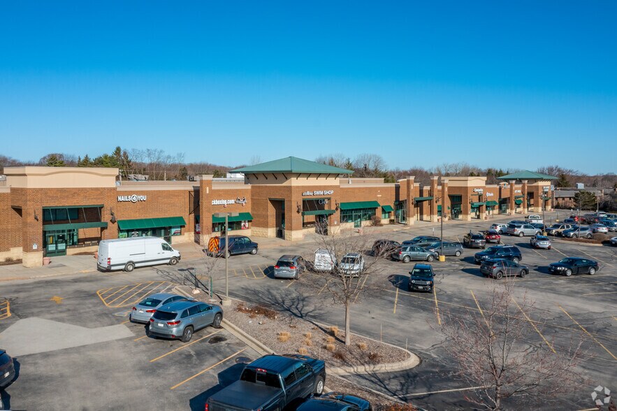 More Photos Of 2305-2495 N 124th St, Brookfield Storefront For Lease