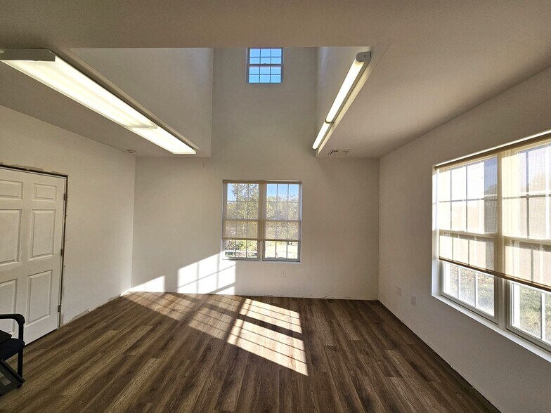 More Photos Of 5 Walter E Foran Blvd, Flemington Medical For Lease