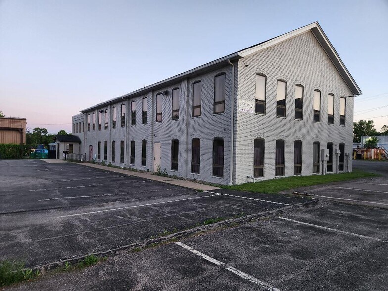 More Photos Of 373 Cleveland St, Rochester Medical For Lease