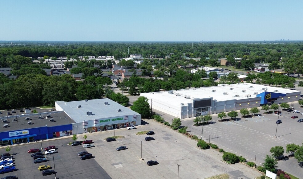 More Photos Of 35150 Central City Pky, Westland Freestanding For Lease