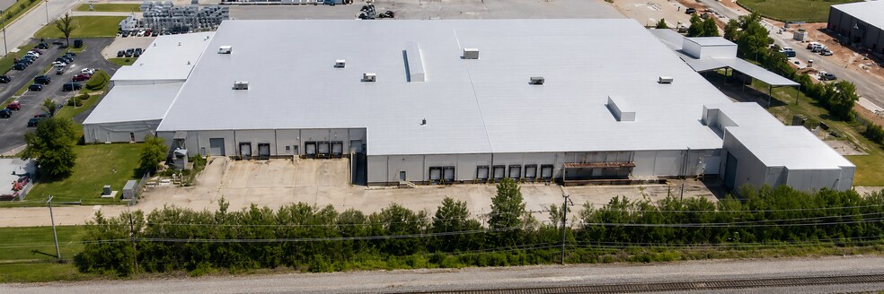More Photos Of 1315 N 13th St, Rogers Manufacturing For Lease
