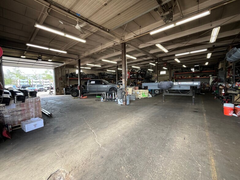 More Photos Of 825 Seegers Rd, Des Plaines Industrial For Sale