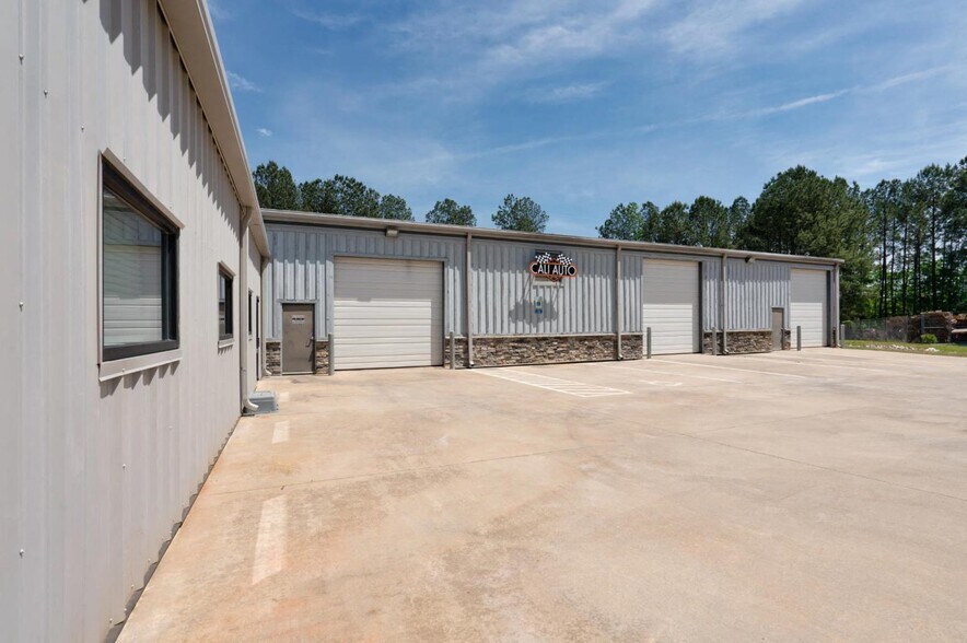 More Photos Of 20 Bellamy Pl, Stockbridge Warehouse For Sale