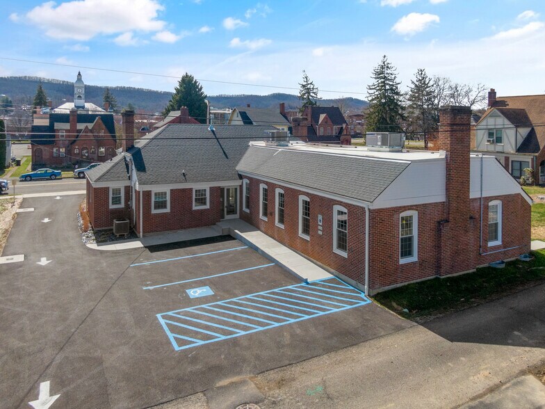 More Photos Of 44 4th St NW, Pulaski Office For Sale