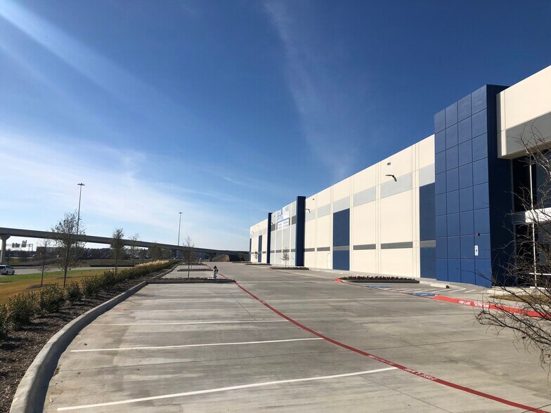 More Photos Of 2300 Arbrook Blvd, Arlington Unknown For Lease