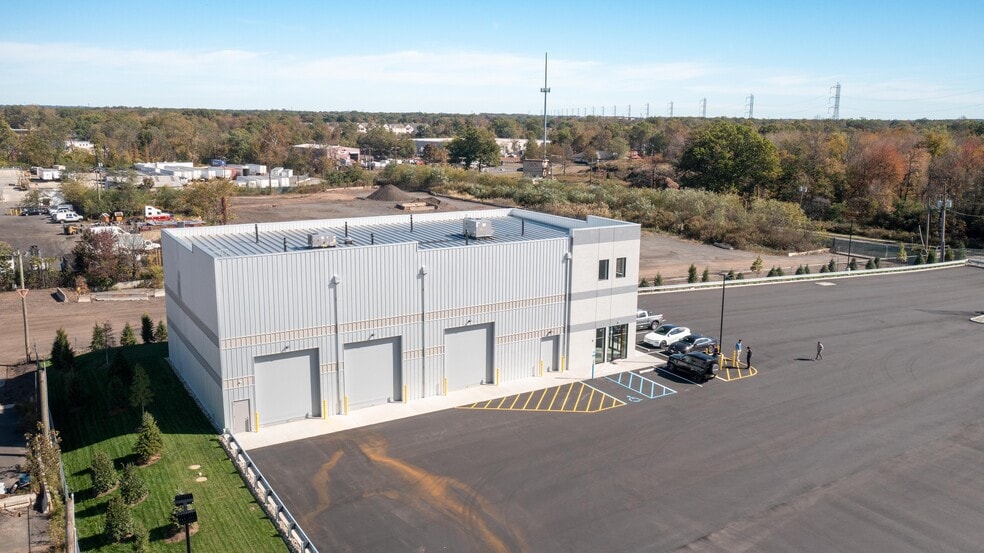 More Photos Of 166 Baekeland Ave, Middlesex Industrial For Lease