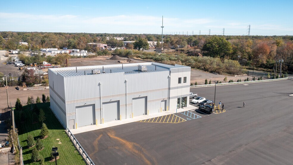 More Photos Of 166 Baekeland Ave, Middlesex Truck Terminal For Lease