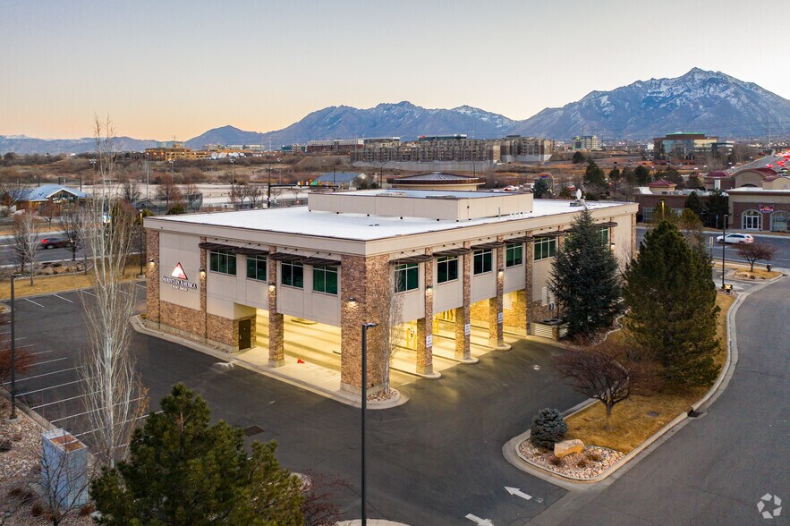 More Photos Of 753 W South Jordan Pky, South Jordan Bank For Lease