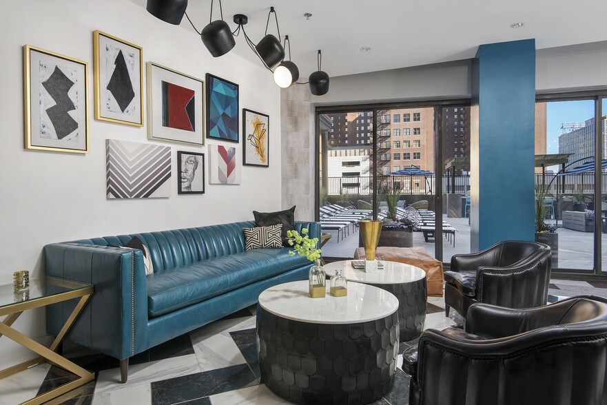 More Photos Of 2 E 8th St, Chicago Apartments For Lease