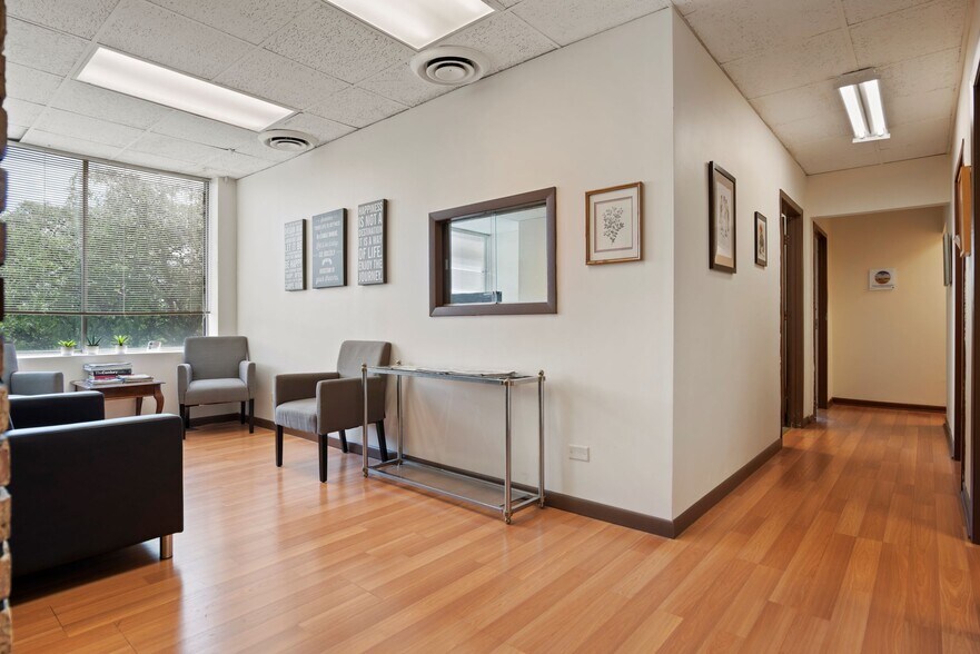 More Photos Of 10540 S Western Ave, Chicago Office For Lease