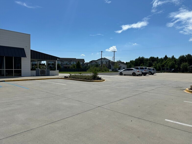 Primary Photo Of 14552 Airline Hwy, Gonzales General Retail For Lease