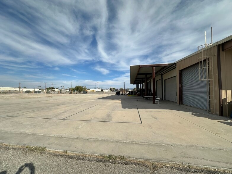 More Photos Of 135 N Commercial St, Blythe Warehouse For Sale