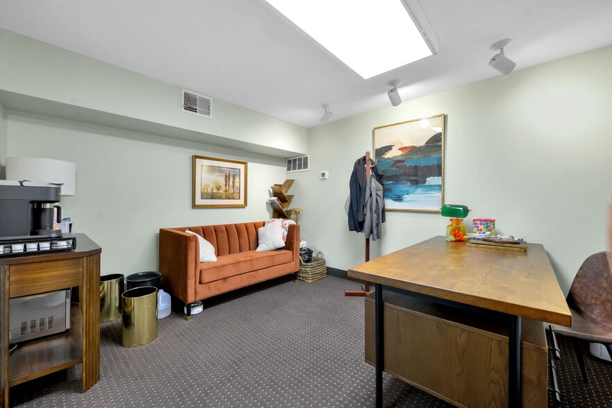 More Photos Of 37 W Bridge St, Dublin Office For Sale