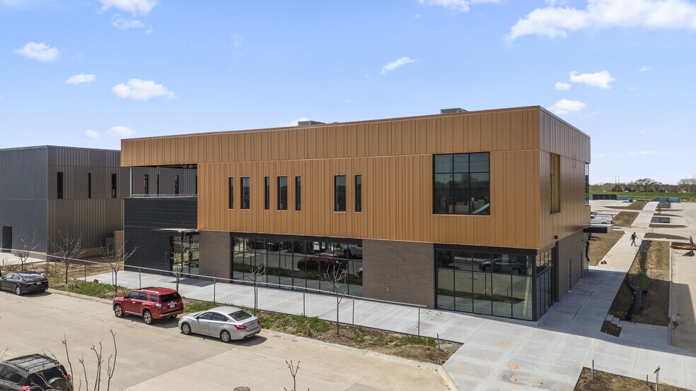 More Photos Of 114-118 N 145th St, Omaha General Retail For Sale