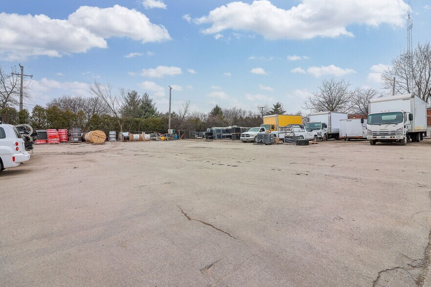 More Photos Of 929 Childs St, Wheaton Warehouse For Sale