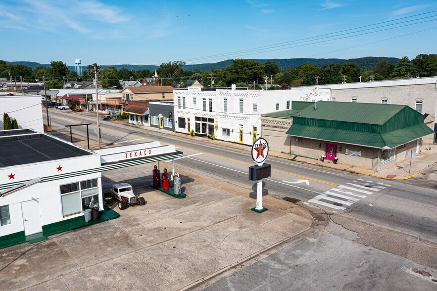 More Photos Of 108 Cumberland St E, Cowan Specialty For Sale