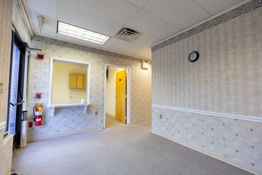 More Photos Of 1645-1655 Hausman Rd, Allentown Storefront Retail Office For Lease