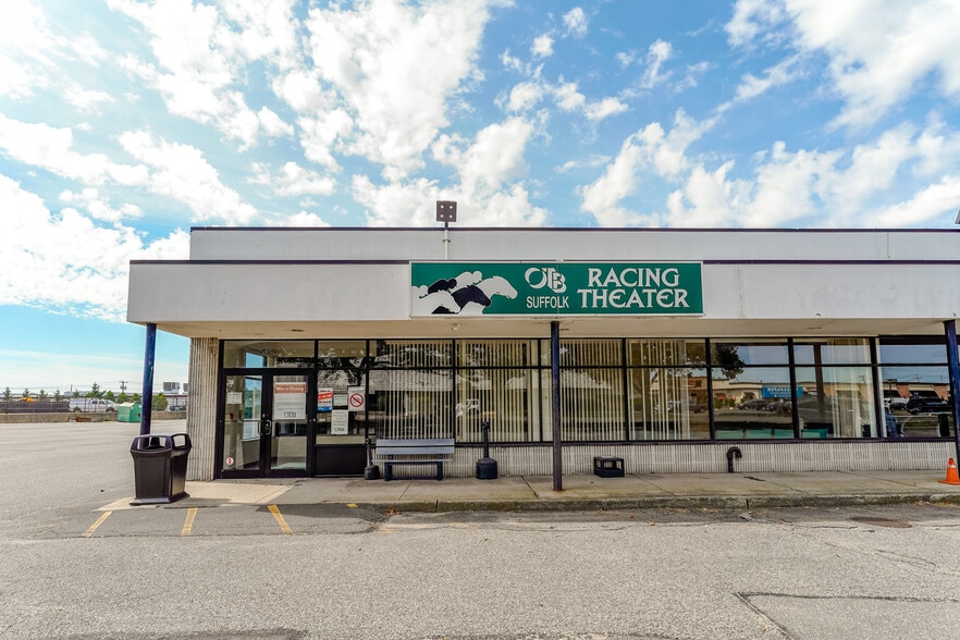 More Photos Of 1681-1745 Broadhollow Rd, Farmingdale Storefront For Lease