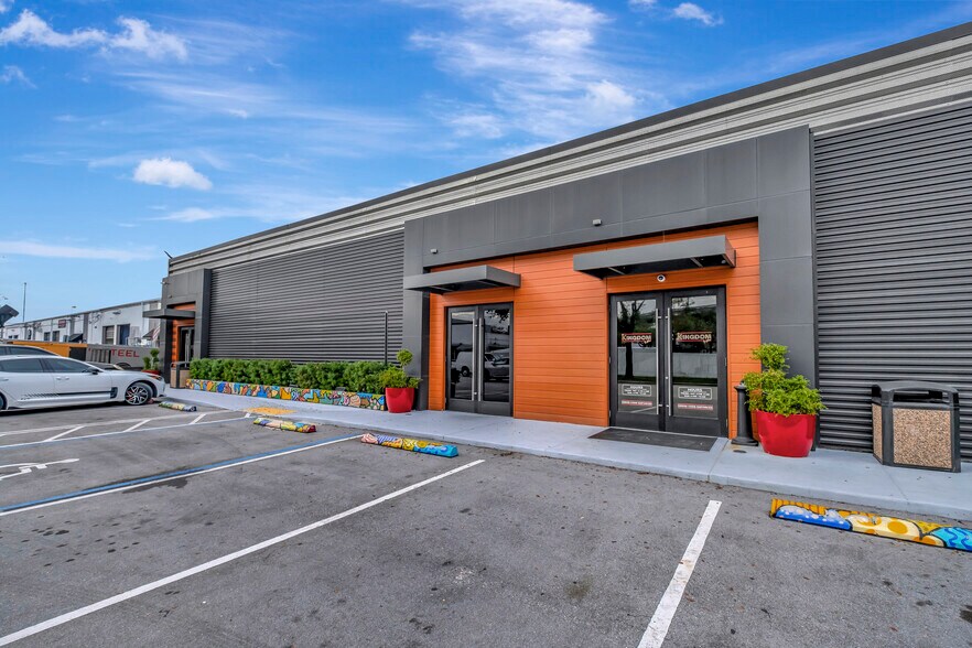 More Photos Of 337 NW 170th St, North Miami Beach Warehouse For Sale