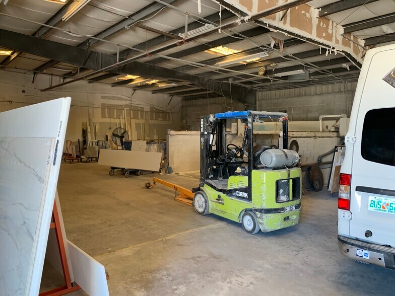More Photos Of 859 W 13th Ct, Riviera Beach Warehouse For Lease