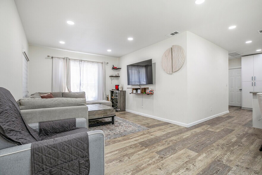 More Photos Of 343 Concord St, Glendale Apartments For Sale