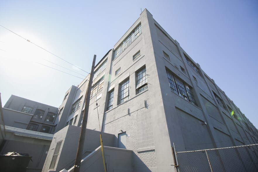 More Photos Of 39 Meade St, Trenton Distribution For Lease