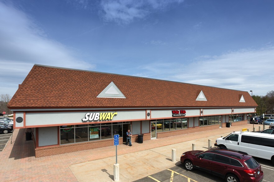 More Photos Of 747 Pine St, Bristol Supermarket For Lease