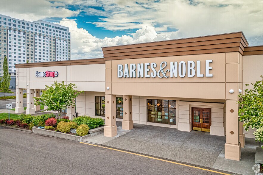 More Photos Of 300 Andover Park W, Tukwila General Retail For Lease