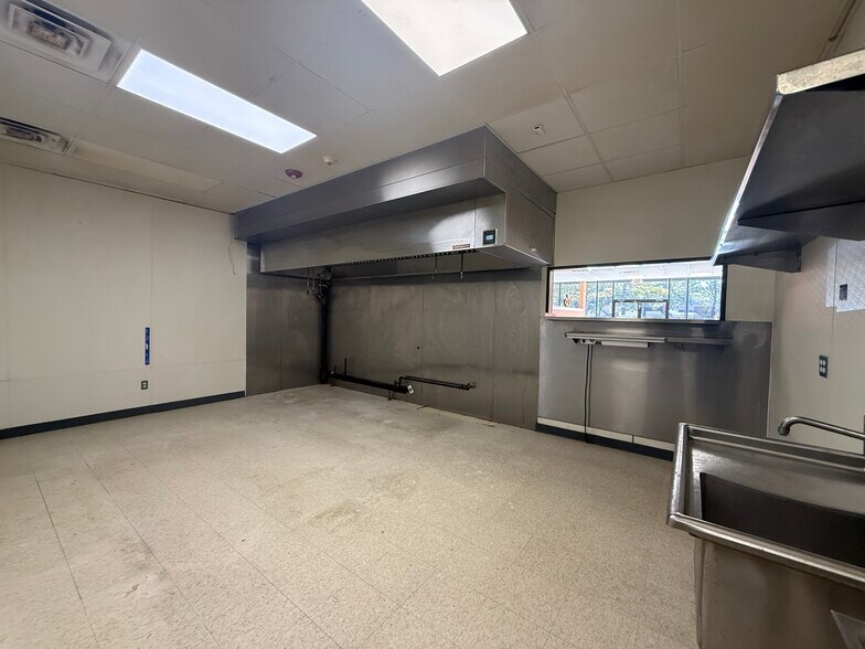 More Photos Of 23020 Highland Knolls, Katy Storefront For Lease