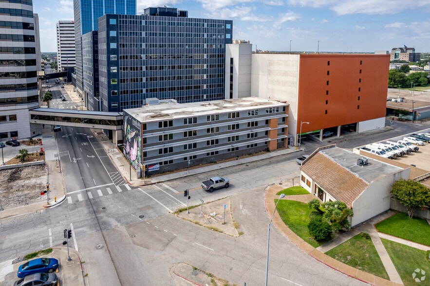 More Photos Of 817 N Carancahua St, Corpus Christi Apartments For Sale