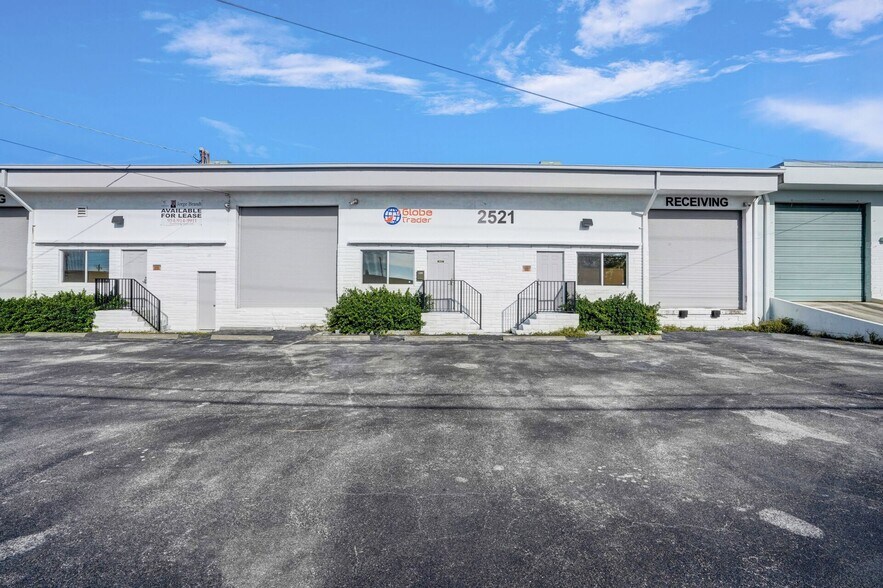 More Photos Of 2521 NE 4th Ave, Pompano Beach Flex For Lease