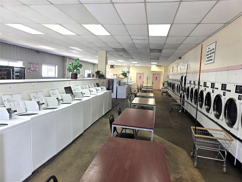More Photos Of 1017 E Main St, Richmond General Retail For Sale