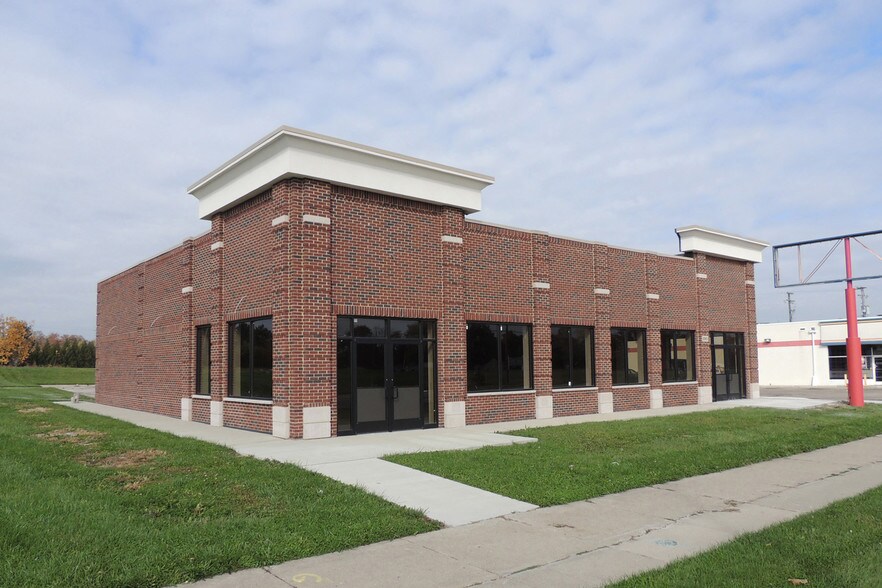 Primary Photo Of 1065 N Perry St, Pontiac Freestanding For Sale