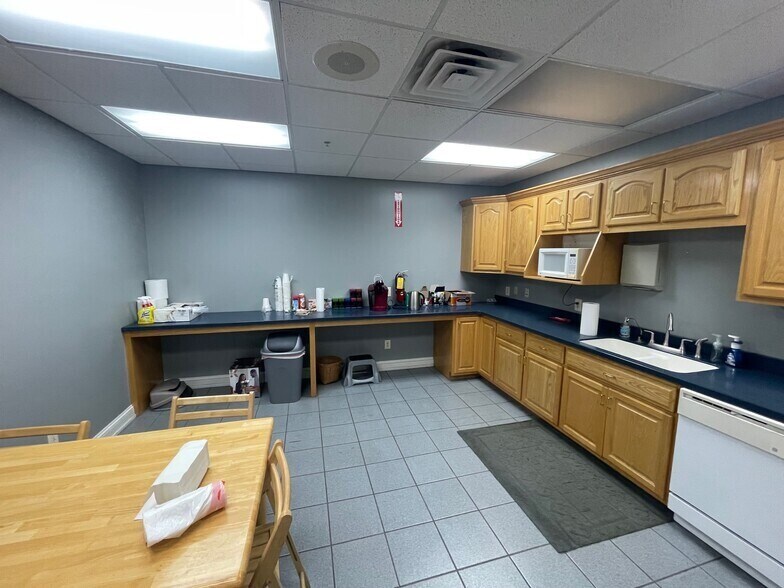 More Photos Of 500 Soho Dr, Adairsville Warehouse For Lease