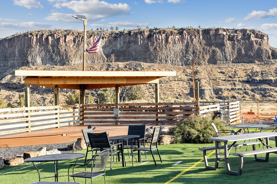 More Photos Of 13959 SW Commercial Loop Rd, Crooked River Ranch Restaurant For Sale