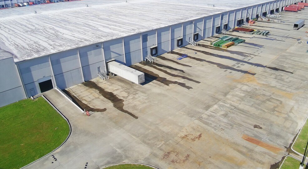More Photos Of 311 International Trade Pky, Port Wentworth Warehouse For Lease