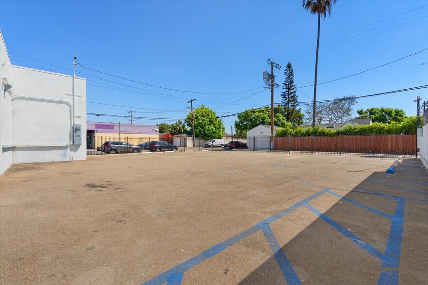 More Photos Of 2000 S La Cienega Blvd, Los Angeles Storefront For Lease