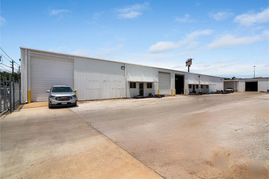 More Photos Of 2508-2510 McAllister Rd, Houston Warehouse For Lease