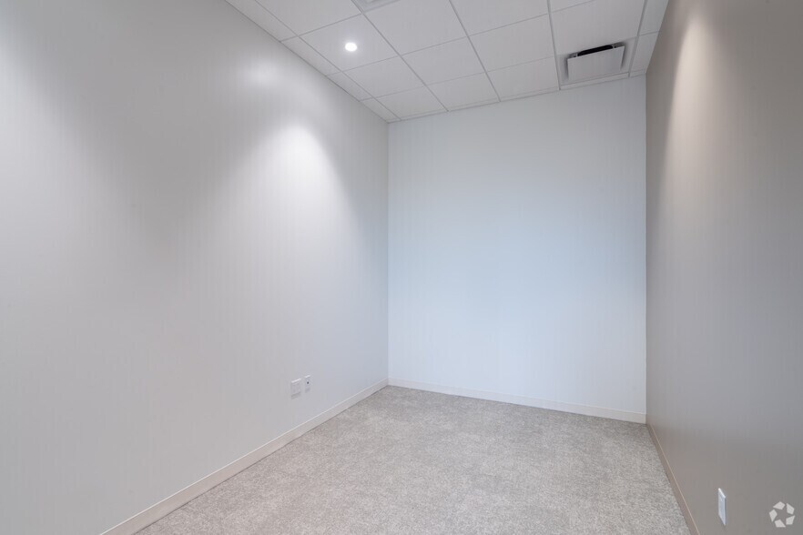 More Photos Of 190 TC Jester Blvd, Houston Office For Lease